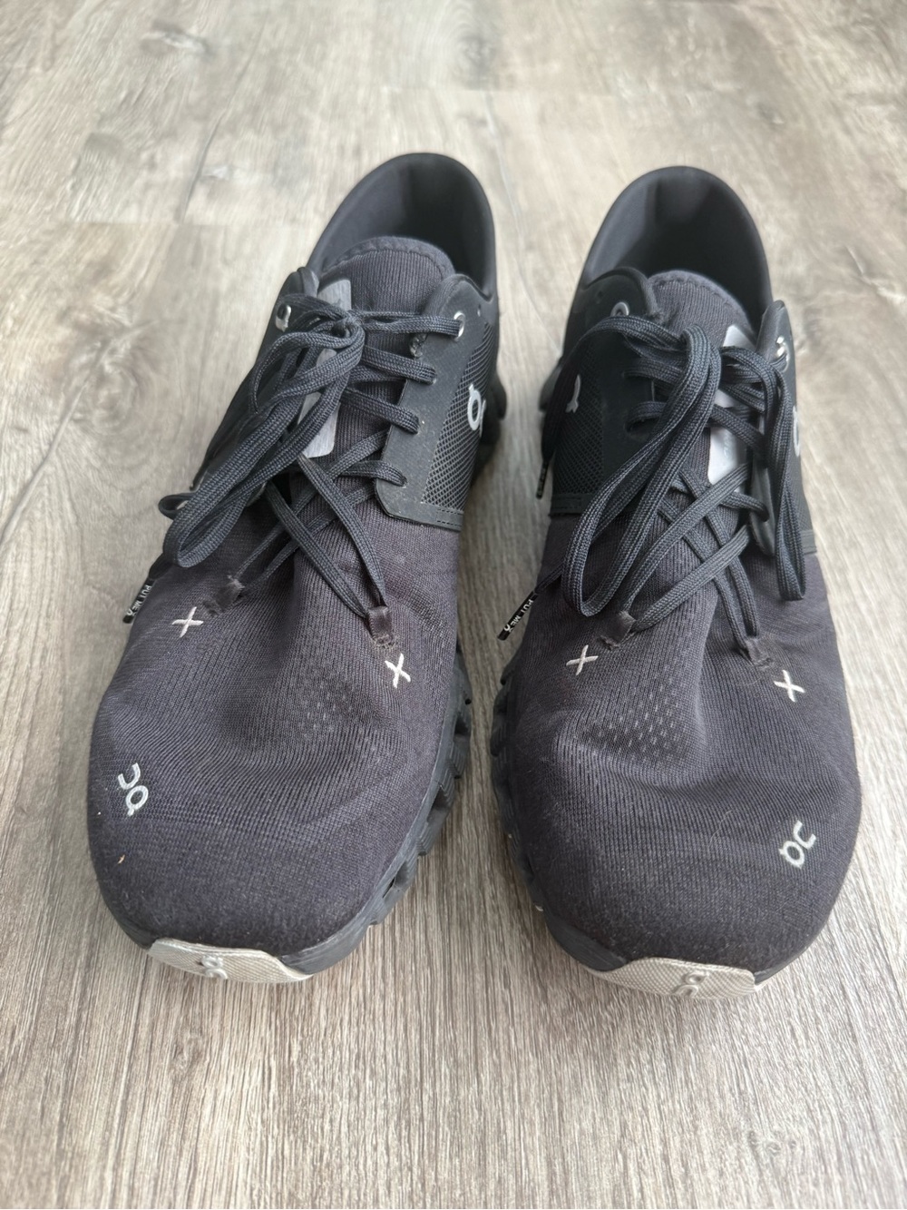 On Running Men’s Black Athletic Cloud-Style Running Shoes